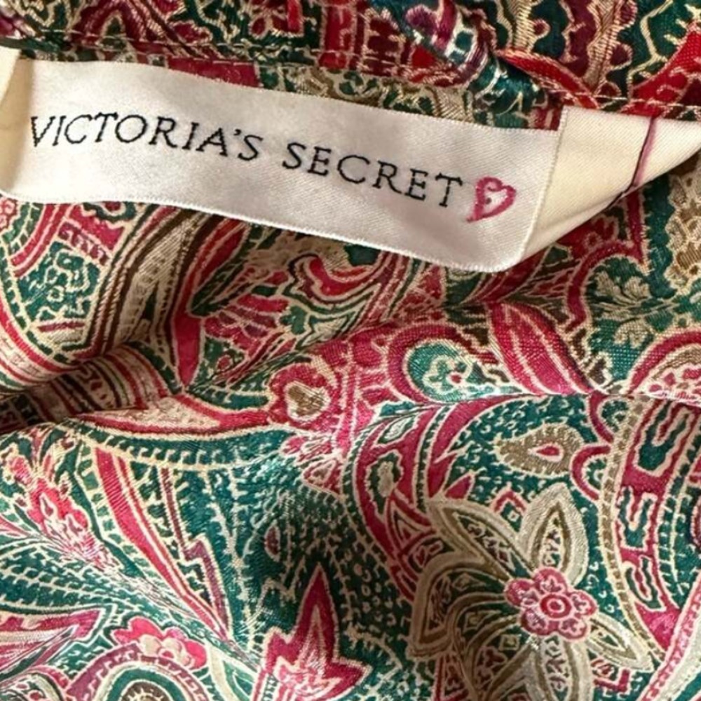 Victoria's Secret clothing tag. Approximate date: 1990s. Recorded notes: 1990s-Y2K