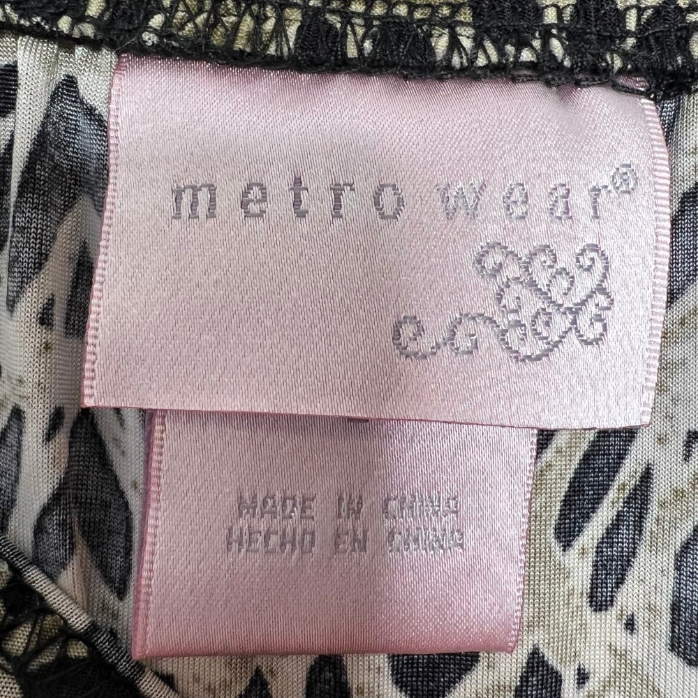 metro wear clothing label 2000s/Y2K